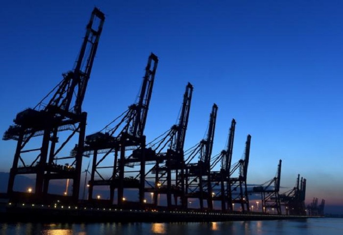 Strong foreign demand pushes up German factory orders